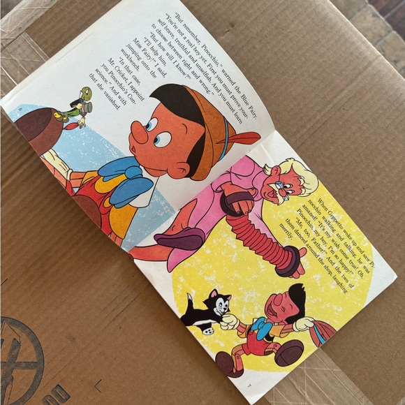 1977 Vintage Disneyland Walt Disney’s Story of Pinocchio Book & Record - Picture 2 of 4